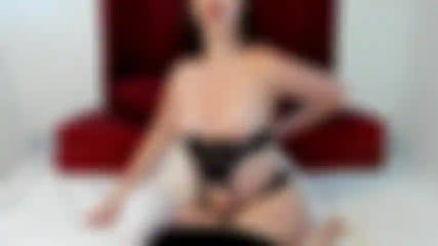 Pov blowjob, nachdem ich mich für dich völlig nackt ausziehe und dir meine muschi zeige.