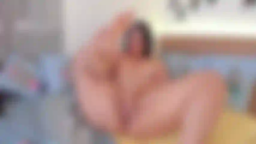 Ich möchte, dass du meine füße küsst, während du mich fickst.