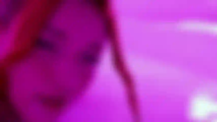 Milch tropft über mein ganzes gesicht, meine titten ... Und zwischen meine beine.