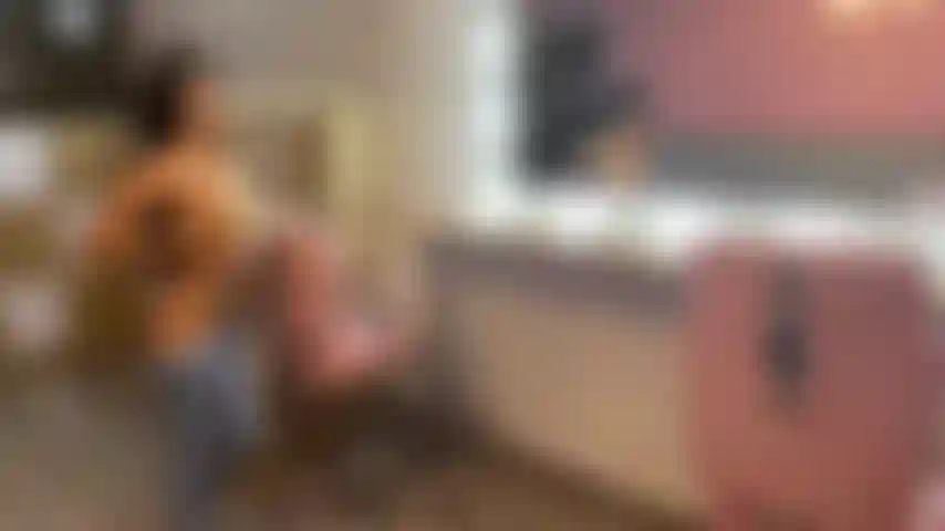 Ich will, dass du auf meine brust spritzt.