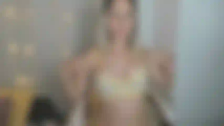 Blowjob und pussyspiele mit dildo.