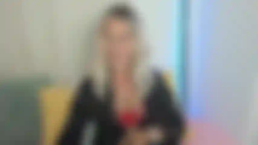 Ficke meinen dildo in mehreren stellungen und fingere meinen arsch.