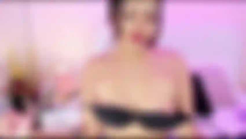 Schau, wie meine muschi langsam feucht wird.