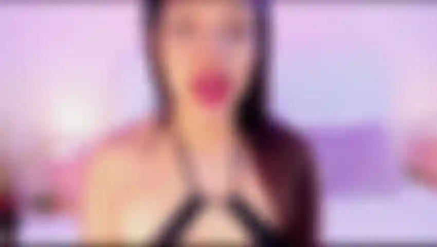 Gefällt dir dieser anblick, während ich meine muschi für dich nass mache?