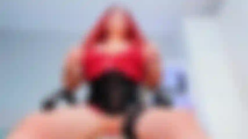 Wichs deinen schwanz auf meine muschi und meinen arsch! Du wirst mich beim countdown zum abspritzen anflehen. Du bist völlig unter meiner kontrolle! ( Rotes latexkleid (pov)).