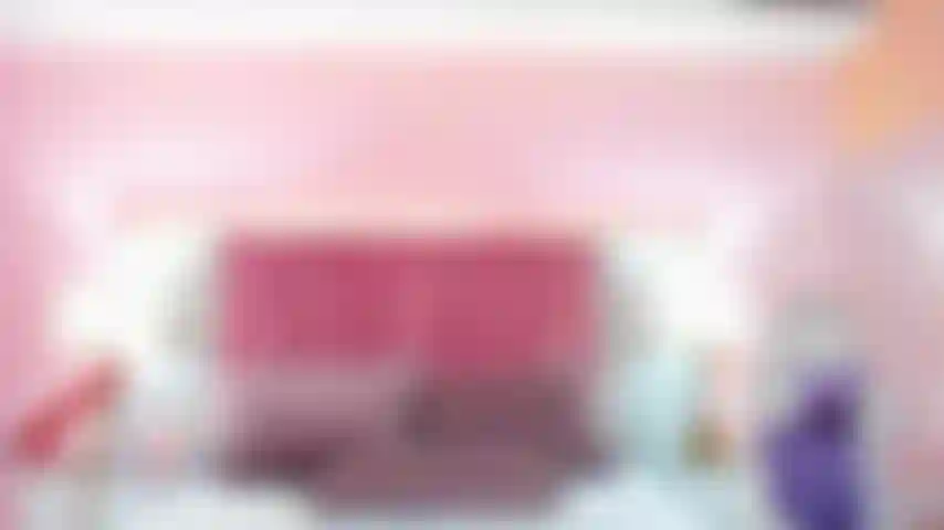 Reite seinen schwanz wie eine unersättliche schlampe, von vorne und hinten.