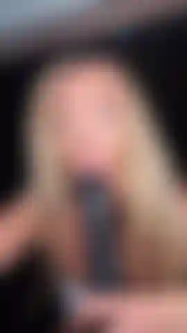 Blowjob auf einem bbc-dildo.