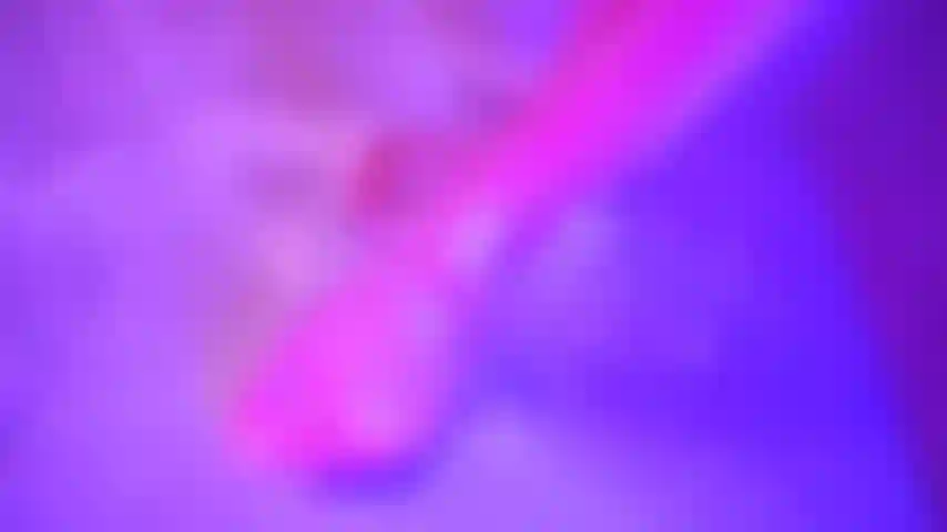 Genieße das gefühl, das durch meine füße läuft.