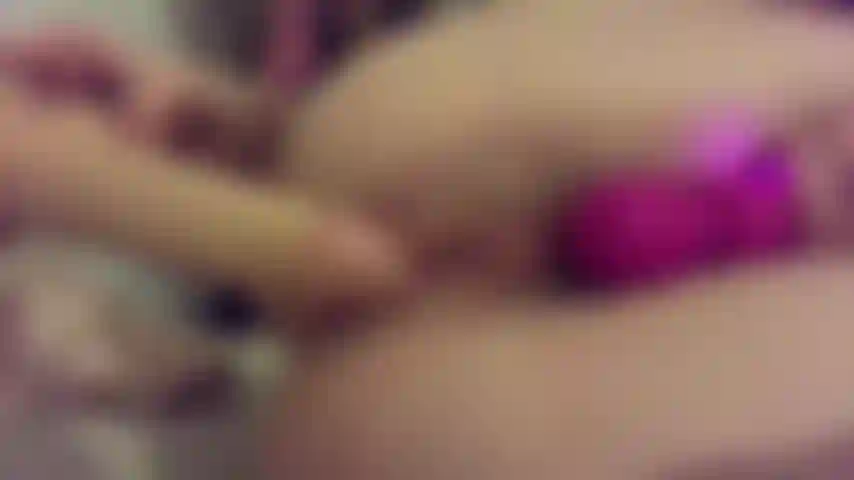 Vibriere und ficke meine muschi.