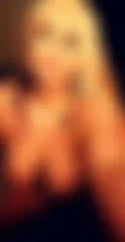 Die oben ohne in meinem schulmädchenrock reitet.