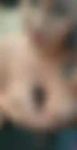 Titty fickt einen bbc-dildo.