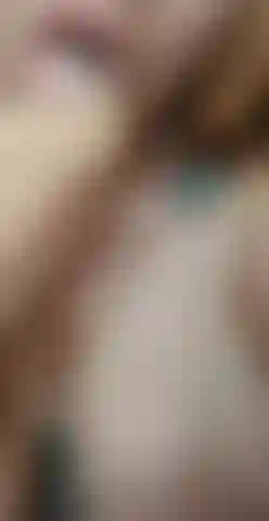 Pov, deep throat mit cumming-dildo auf titten und mund.