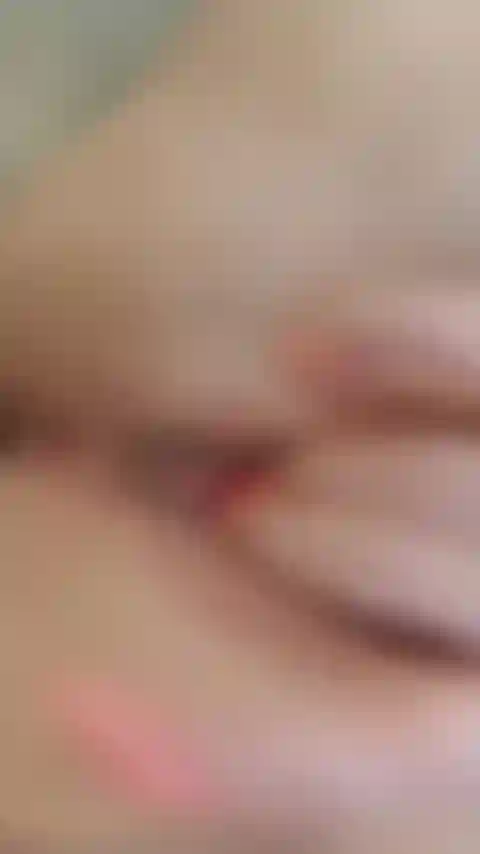 Spiele mal mit meiner saftigen fotze.