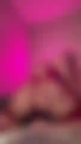 Ich zeige diesen saftigen po in sexy dessous!