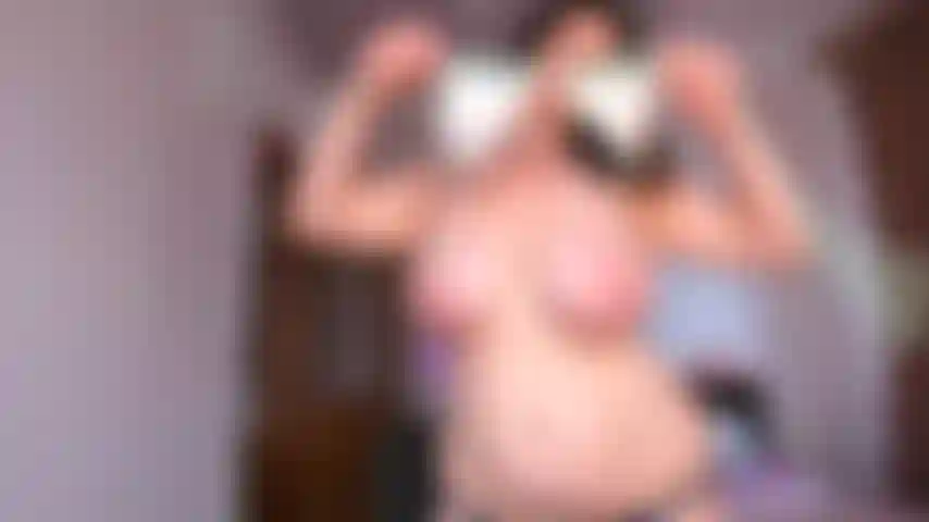 Lutsche an den zehen und mache einen fußjob.