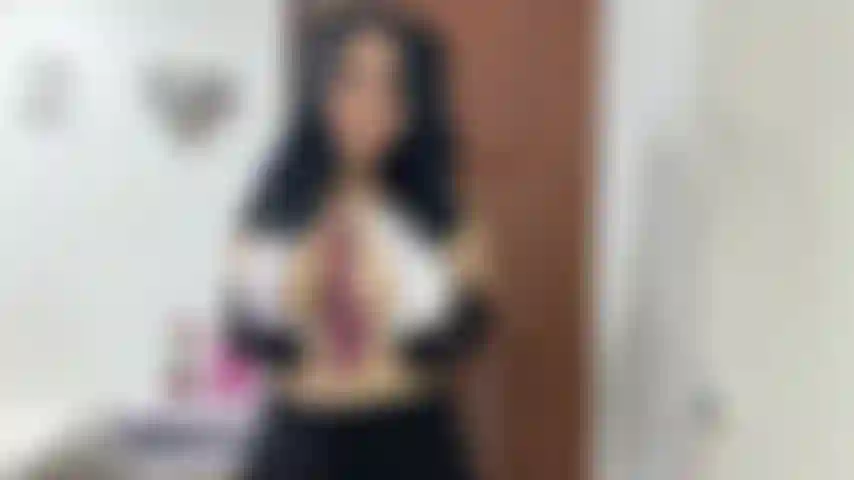 Habe fette brüste und einen tollen hintern.