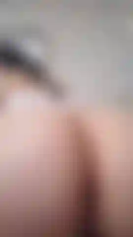 Nimm deine zunge, sei den ganzen tag auf meinem gesicht.