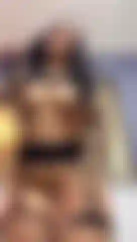 Mit springenden titten und gespreizten arschlöchern.