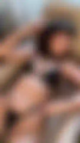 Ich in meinem latex-dessous-set und kettengeschirr.