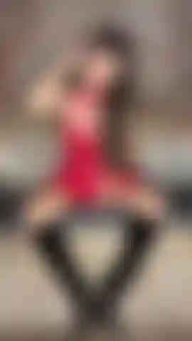 Die in meinem roten wetlook-kleid und meinen pvc-stiletto-stiefeln neckisch aussieht.