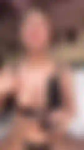 Eingeölt, schlampig, sabbernder dildo-blowjob.