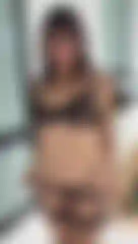 Ficke meine heiße muschi im garten.