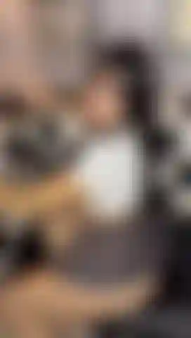 Daddy, ich will hart gefickt werden, während du zwischen meine beine spritzt!