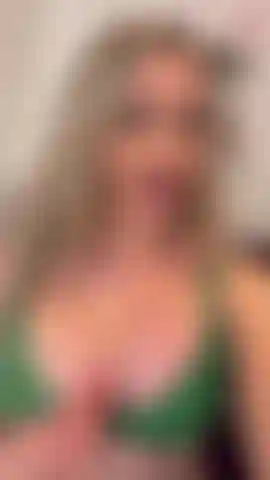 Zeige grüne dessous.