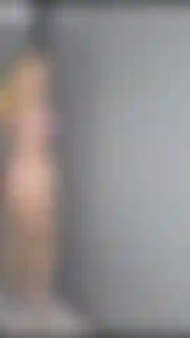 Die in meinen stripper-heels mit joi neckt und strippt.