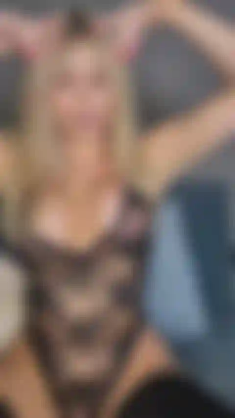 Zeige meinen transparenten spitzenbody.