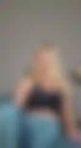 Emma übernimmt die kontrolle und möchte, dass du über ihren schmutzigen turn-tanga wichst.