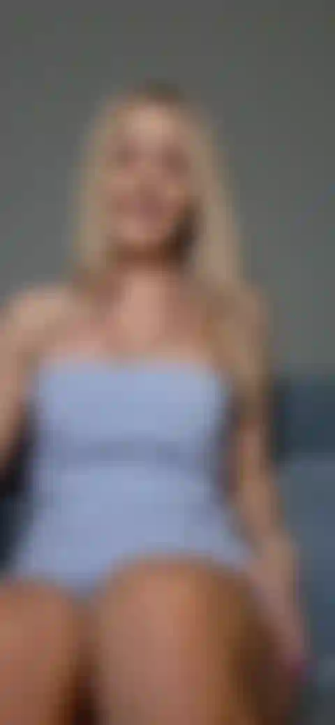 Die in meinem blauen kleid neckisch aussieht.
