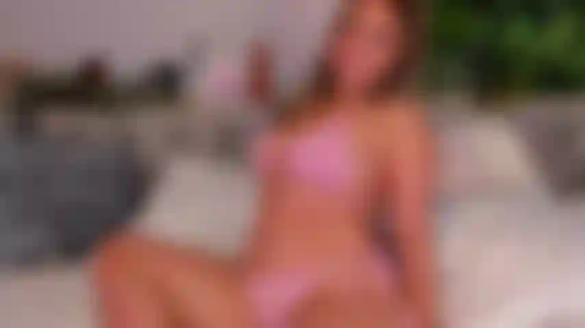 Spuck auf das ding – zeig mir deinen schwanz und ich spucke drauf! Lass uns meine titten einölen, damit du so hart wie möglich wirst. Ich gebe dir einen handjob und spucke auf deinen schwanz. Dann lutsche ich deinen schwanz mit augenkontakt und bring dich mit einem countdown zum kommen.