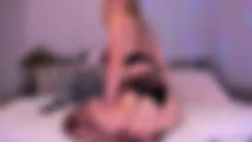 Goldshow – twerk, buttplug, bj, dirty talk & dildofahrt 05.03.22 Die ersten 5:00 minuten dieses videos sind vorshows, danach folgt die komplette 8-minütige goldshow!
