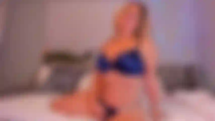 Ein sinnliches hündchen und eine missionarische fickmaschine – ich bin ganz allein in meinem bett, kommst du zu mir? Ich ziehe mich für dich aus und du kannst mich doggy und missionarisch ficken. Wir fangen langsam an und gehen dann schneller, bis wir beide abspritzen.