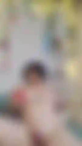 Solo-video vollständig nackt, so hart zum orgasmus kommend.
