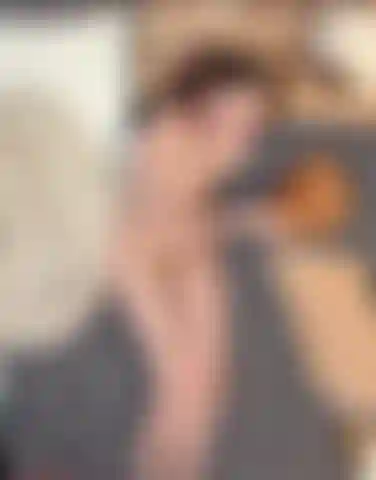 Einen schwanz in meinem mund halten (cock warming mit einem meiner spielzeuge) mit einer vogelperspektive (kamera an der decke) 👅.