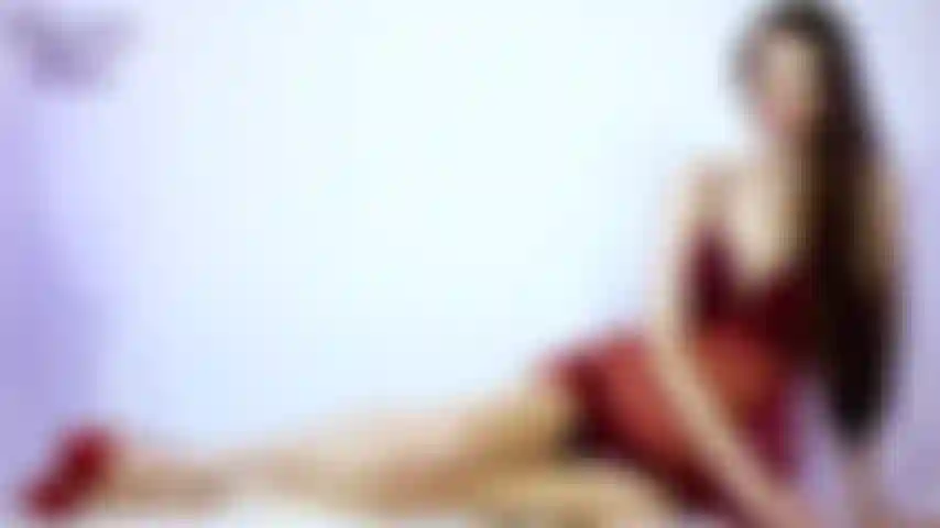 Ein leckerbissen für einen guten jungen: du warst so ein guter junge, deshalb habe ich ein besonderes leckerli für dich. Sie werden überrascht sein, was es ist, aber mit der zeit werden sie sich so sehr danach sehnen. Und um sicherzustellen, dass du dich auf deinen leckerbissen freust, werde ich dich in diesen sexy roten dessous verführen.