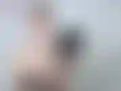 Wenn ich den reißverschluss schließe, wirst du deinen schwanz streicheln. Wenn ich den reißverschluss öffne, wirst du deinen schwanz nach unten streicheln. Du wirst alles nachahmen, was ich mit diesem reißverschluss an deinem erbärmlichen schwanz mache.