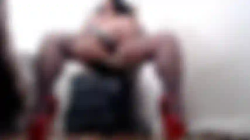 Masturbation auf dem stuhl.