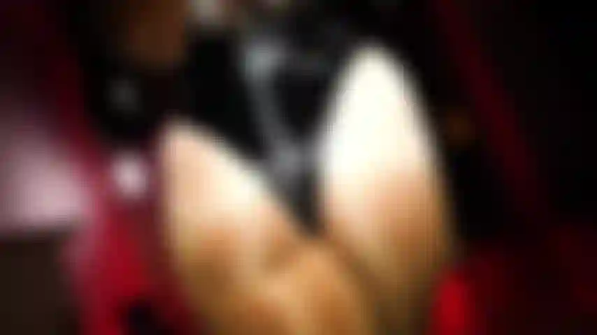 Unterwerfe mich einer wunderschönen göttin.