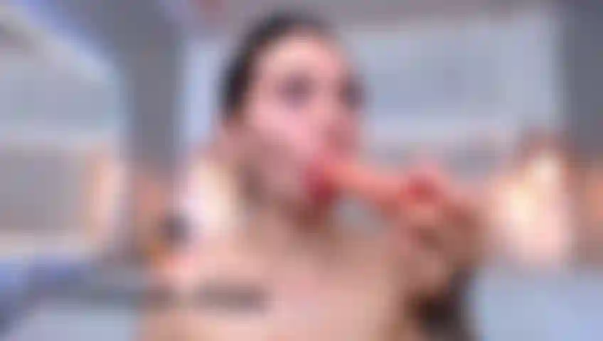 Explosiver blowjob.