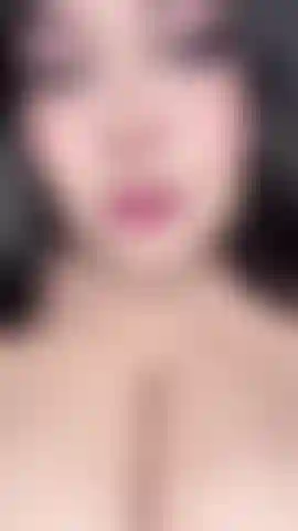 Ich lasse meine titten hüpfen und ich spucke dich an.