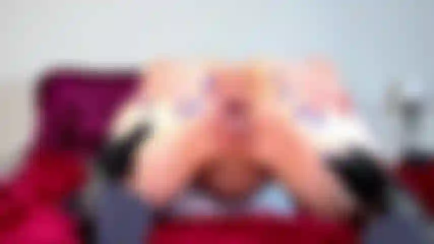 Die muschi und arsch spreizt.