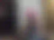 Ein aufblasbarer wal, der humpelt.