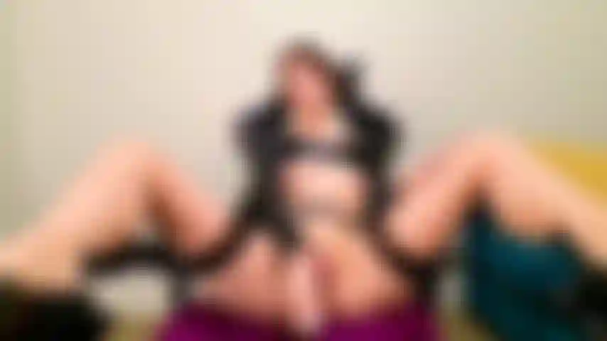 Genagelt, intensiver augenkontakt, langer nagelhandjob.