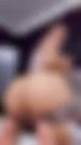 I like it when you look at me but I'd like to feel your attention even more.