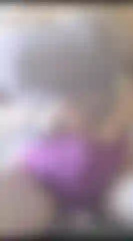 Unter der kleidung wenig neckt.