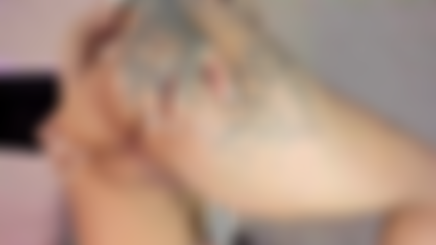 Heute möchte ich dich da drin spüren, ohne pause, mit deinem harten schwanz, der mich zum schreien bringt, während du meinen arsch fickst, und es tief spürst, während du meinen arsch auspeitschst.