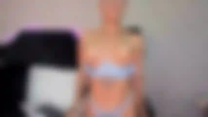 Wenn meine großen titten hüpfen und ich nackt bin, werden sie für dich bewegen und deinen schwanz so hart machen, dass du ihn so sehr lutschen und ficken kannst.